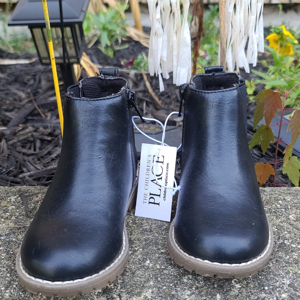Boys size 9 black shoe boot